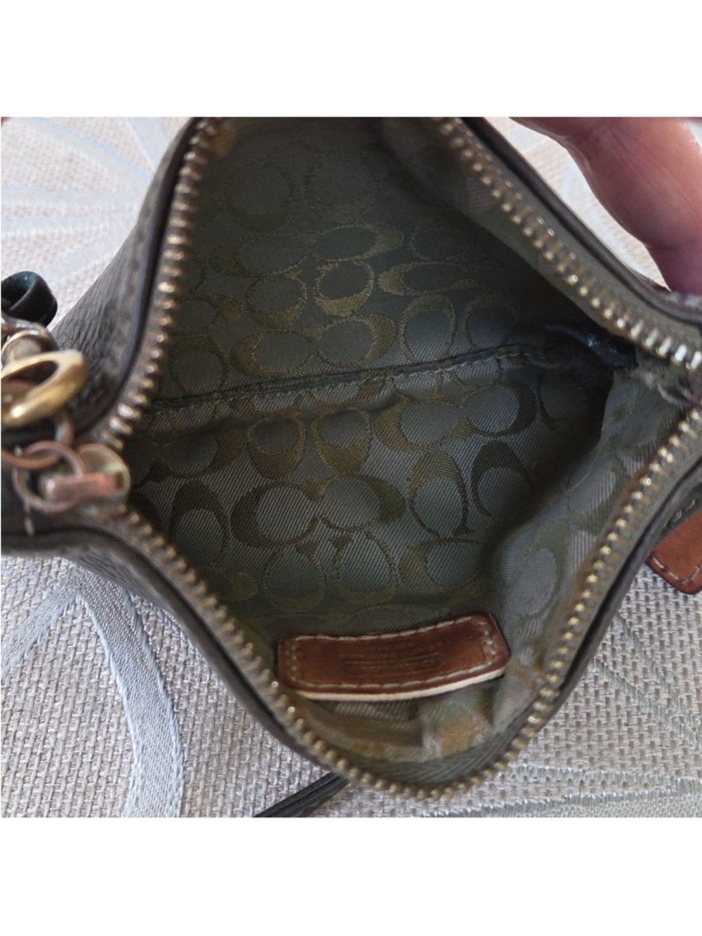 Coach Vintage Black Leather Logo Patch Wristlet - Picture 7 of 10